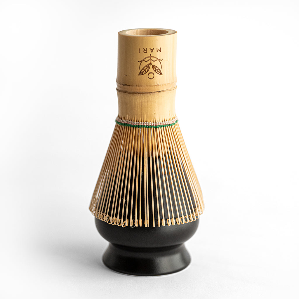 Soporte cerámico para batidor de té matcha (chasen) de Mari Premium Tea