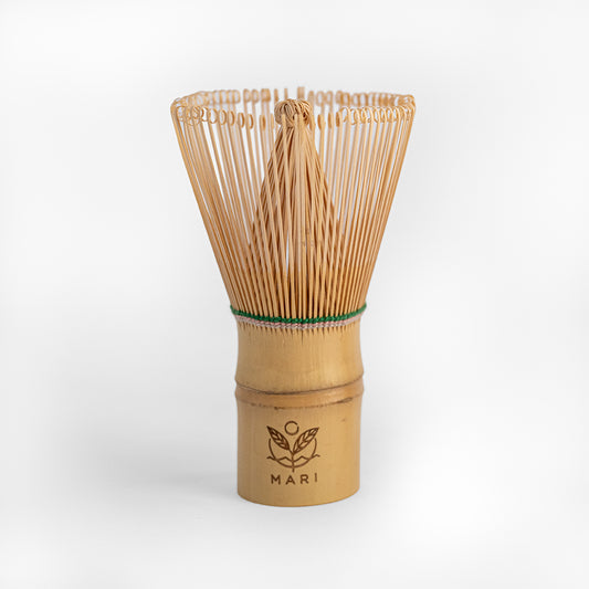 Batidor de bambú para té matcha (chasen) con logotipo grabado - Mari Premium Tea